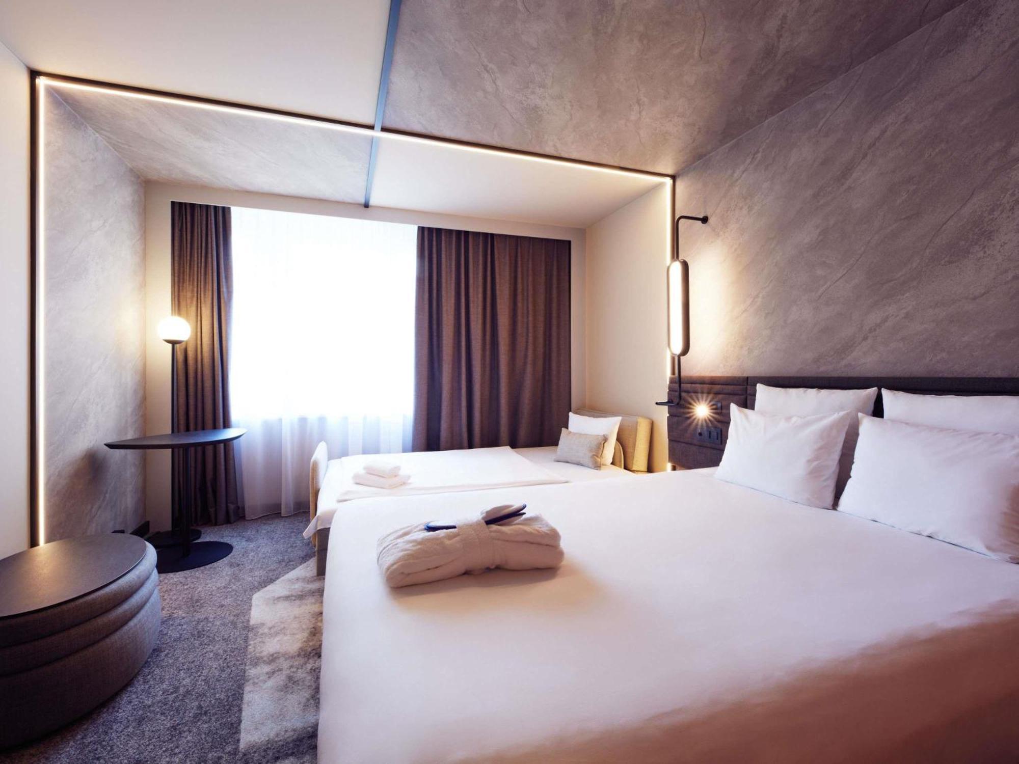 Executive Room Double Bed Sofa,1704857341:JPEG